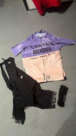 Canyon CLLCTV Team Set Gr. L | Trikot + Bibshort + Socken