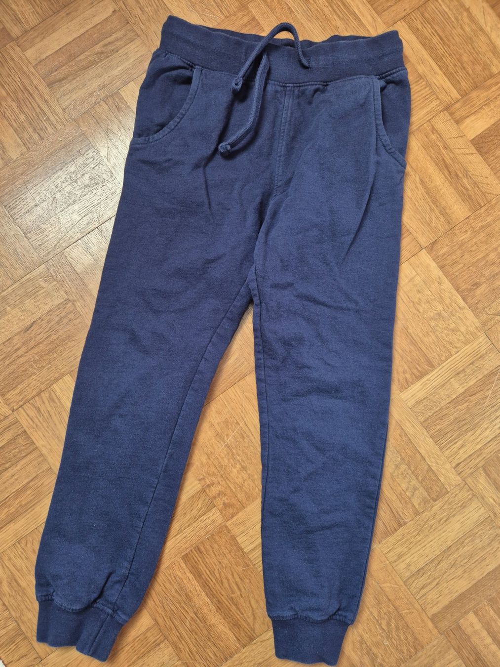 Pantaloni: Jogginghose dunkelblau, Gr. 122/128 – Usato da Dietikon venduto da grafad
