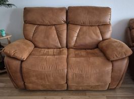 Elektrisches 2er Sofa aus braunem Nappaleder.