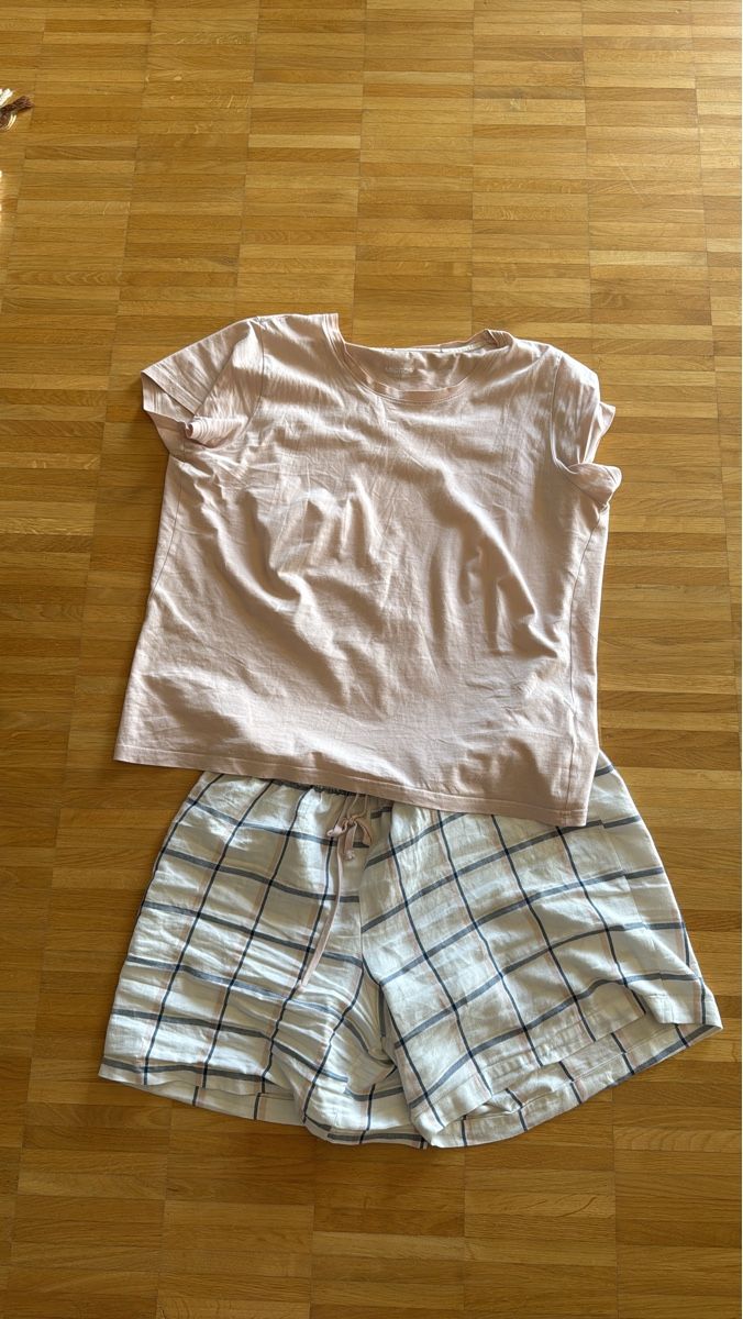 Négligés & Pyjamas: Damen Schlafanzug, Pyjama, Grösse L, 2-teilig – D'occasion à Zürich par Hugsy30