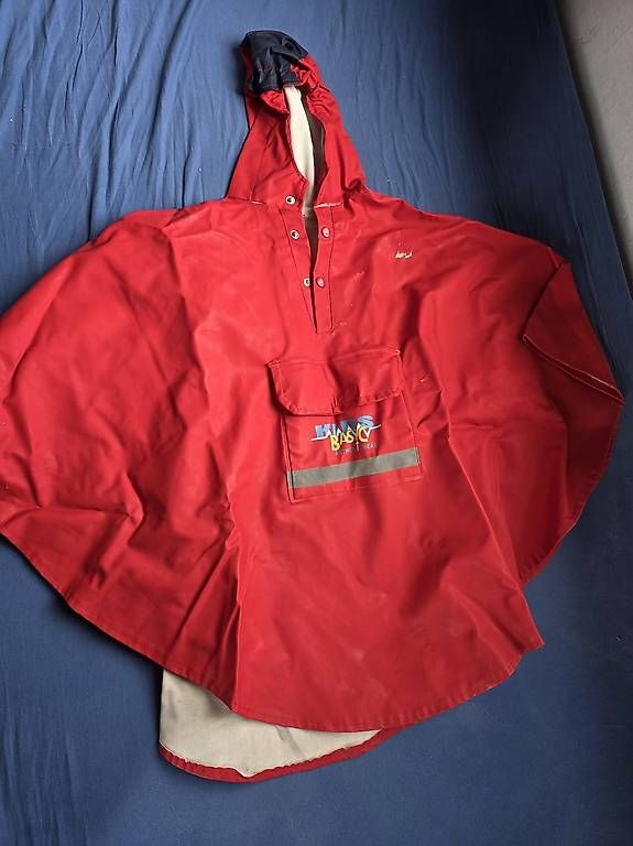 Sonstige Kleidung & Accessoires: Regenponcho – Gebraucht aus Tägerwilen von pre_tpc6 1