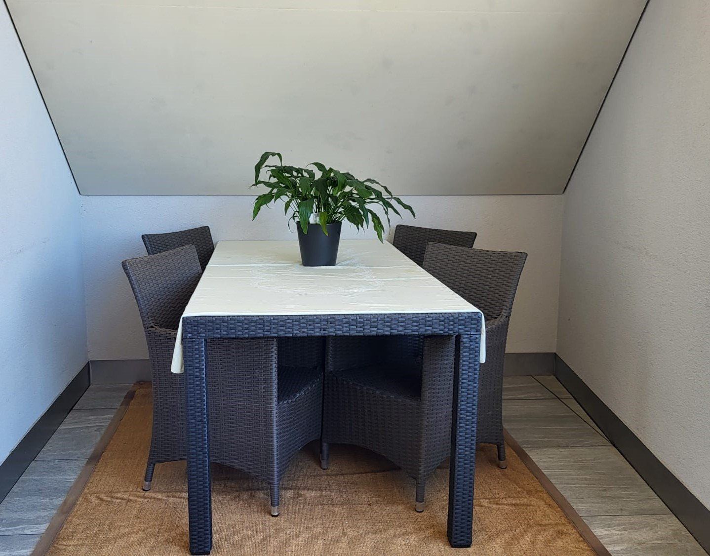 Tables: Gartentisch mit Glasplatte inkl. Stühlen – D'occasion à Grüningen par Sophie_Nick