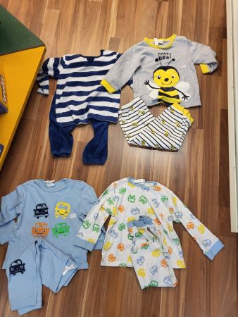2 süße Jungen Schlafanzüge Gr. 80 autos oder 86 .Biene B11