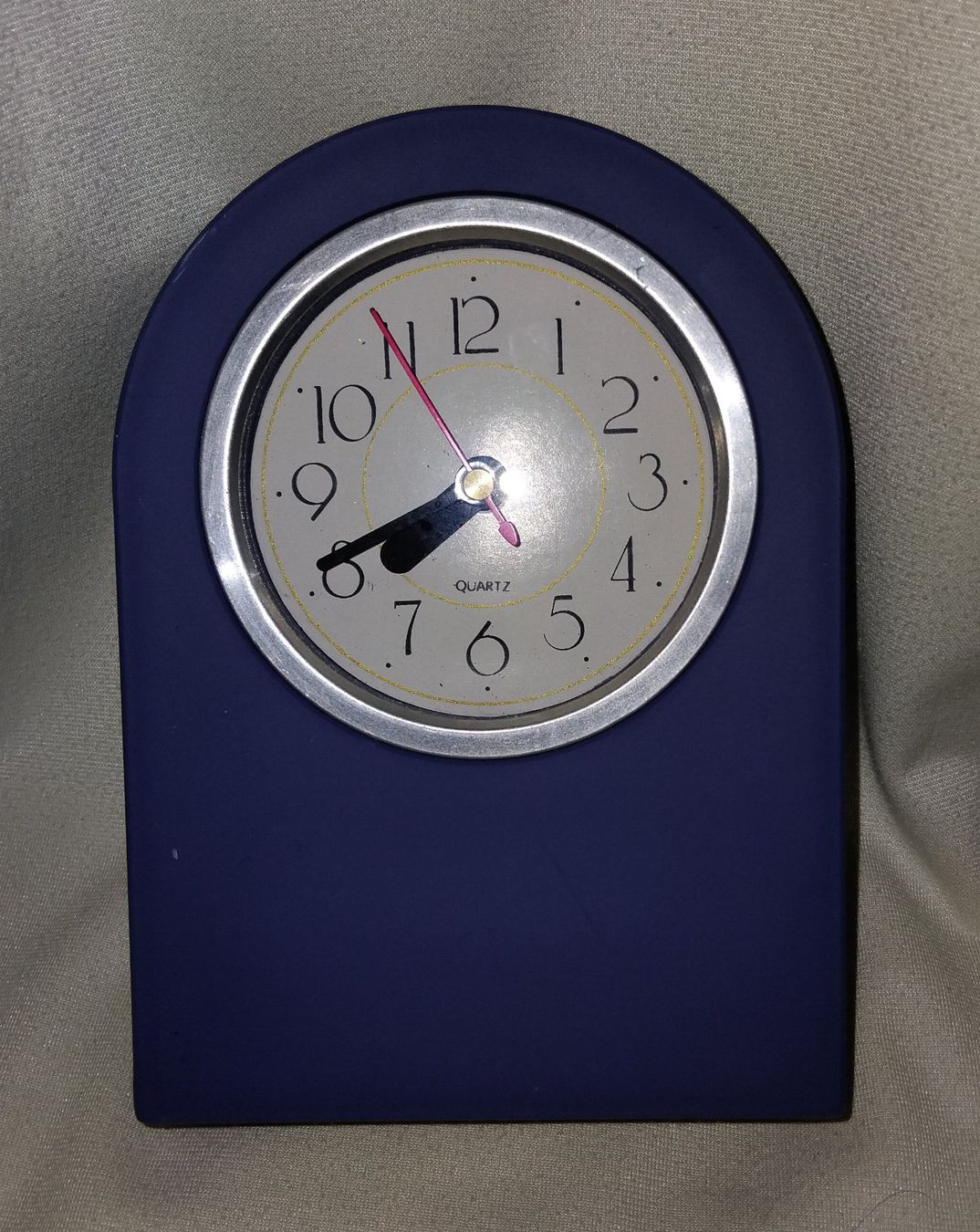 Orologi: Einfache kleine Standuhr – Usato da Rorschach venduto da kristys 1
