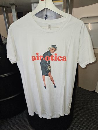 T-Shirt weiss mit Aufdruck "air.otica" Grösse XL neuwertig