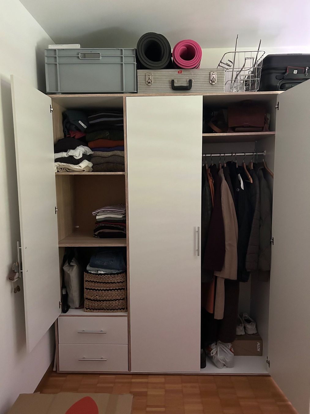 Armadi: Kleiderschrank – Usato da Zürich venduto da Valentinastoira1 1