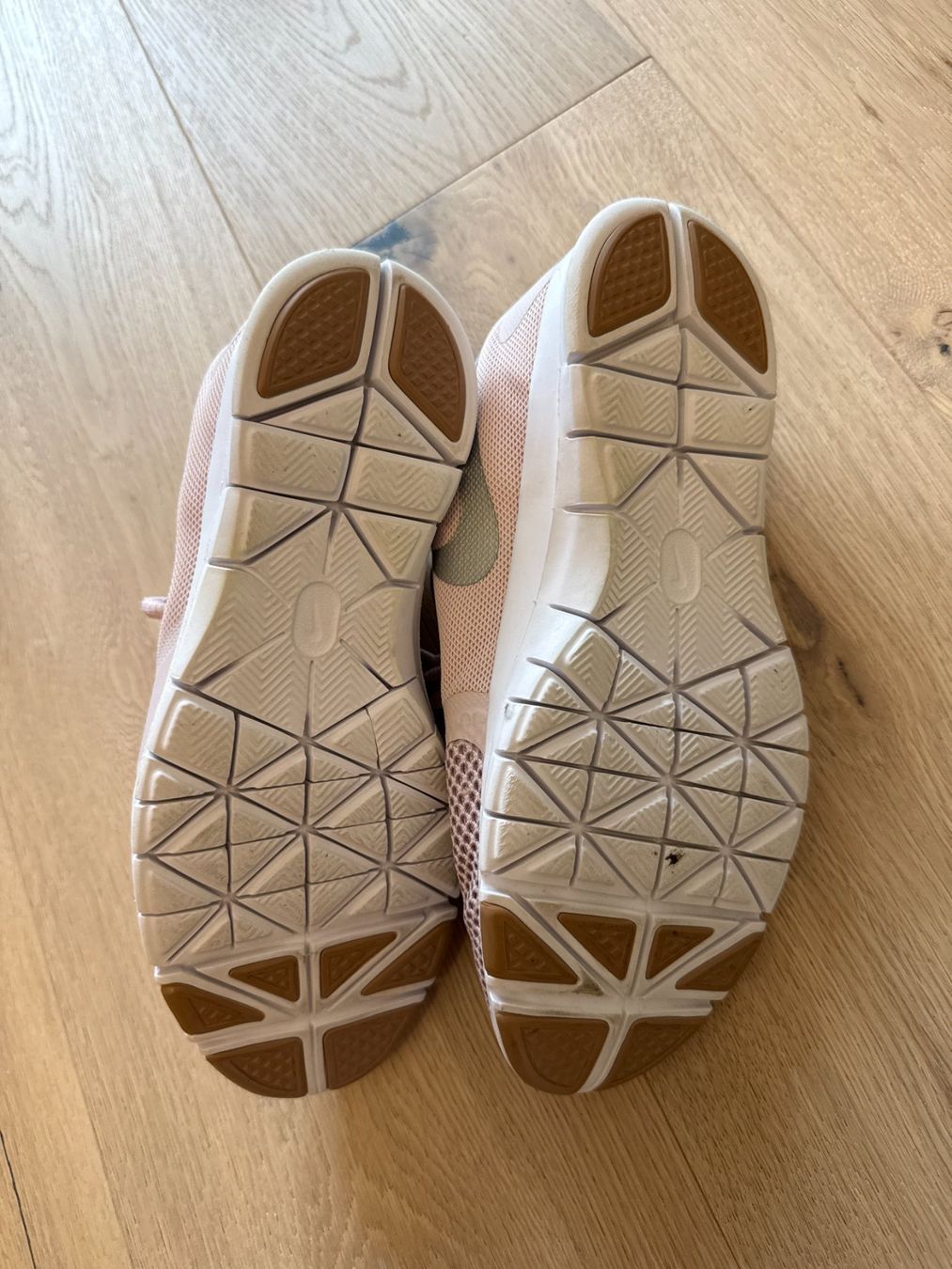 Nike Damenschuhe: Nike Sneaker in Rosa Gr. 38 - gebraucht – Gebraucht aus Fällanden von ala_k7vk 1