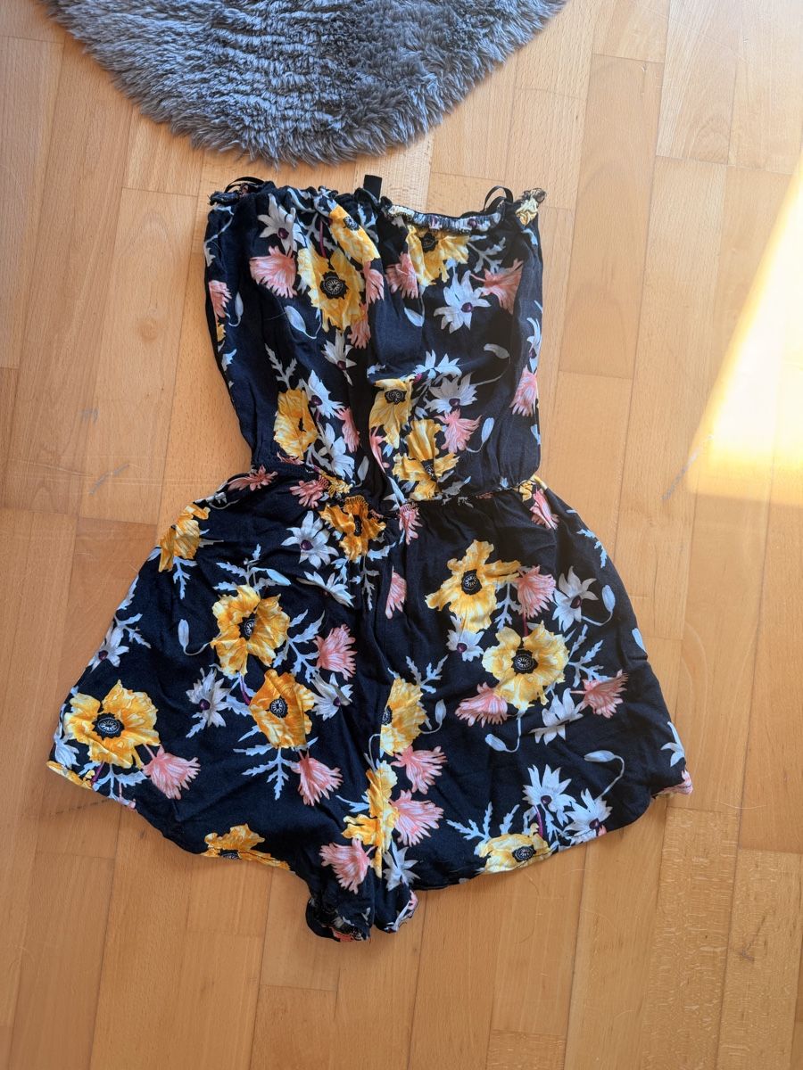 Pantaloni: Short une pièce – Usato da Wavre venduto da ali_fyq9