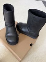 Stivali UGG Classic Short Leather neri EU 37