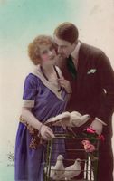 Romantik: Paar mit Tauben, französische Karte, datiert 1925