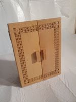 schmuckes geschnitztes Kästchen