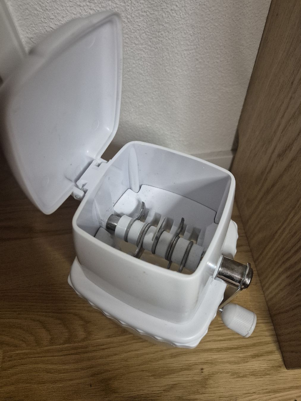 Elettrodomestici da cucina: Eiswürfel Crusher/Crushed Ice Maker – Usato da Liestal venduto da badersar 1