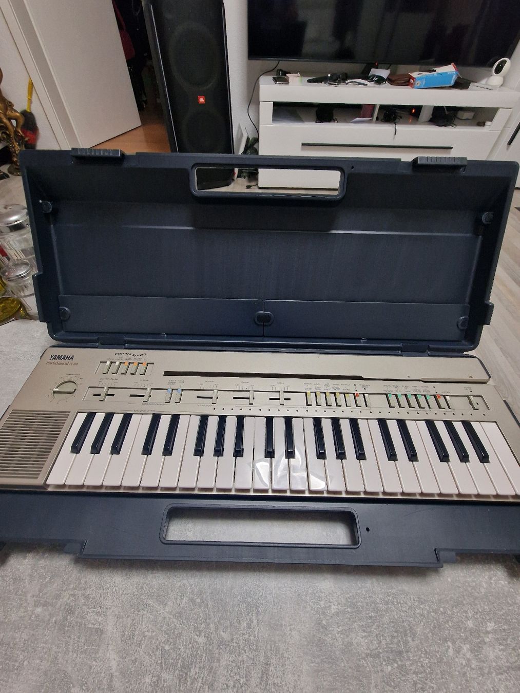 Yamaha Strumenti musicali: Yamaha PortaSound PC-100 Keyboard – Usato da Herzogenbuchsee venduto da ioa_zcm6