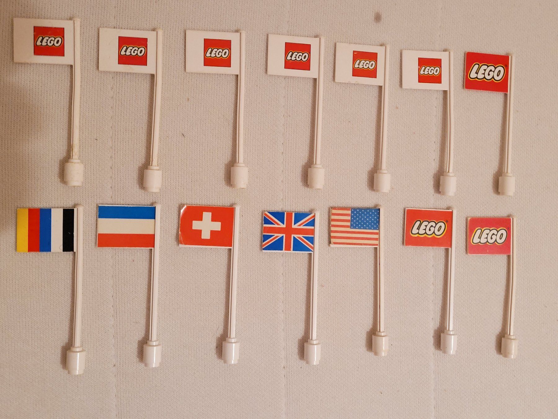 Lego Kit di costruzioni: 14 alte Lego flaggen – Usato da La Tour-de-Peilz venduto da estelle69 1