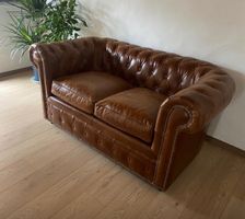 Chesterfield. Divano in pelle originale