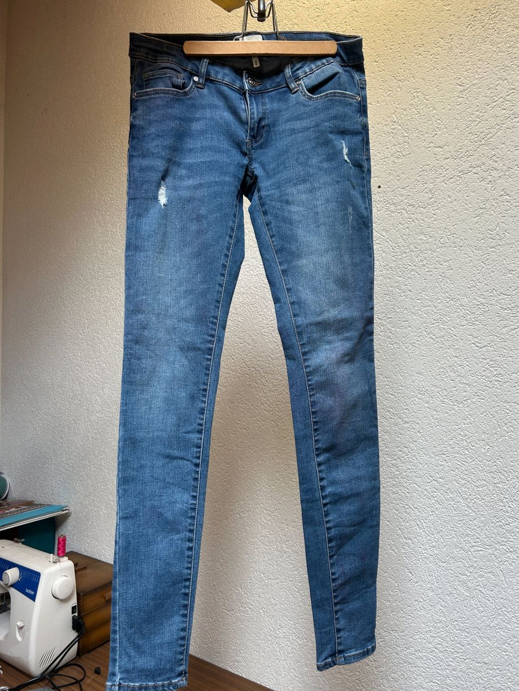 Vero Moda Jeans: Lot de deux jeans taille basse – Gebraucht aus Soyhières von Maponos 5