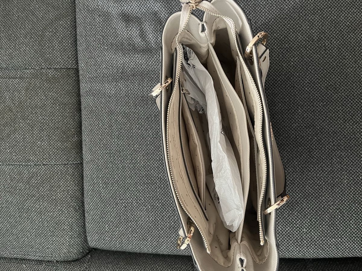 Guess Taschen: Handtasche Guess neu mit Staubbeutel – Neu (gemäss Beschreibung) aus Biel/Bienne von que_9cv5 2