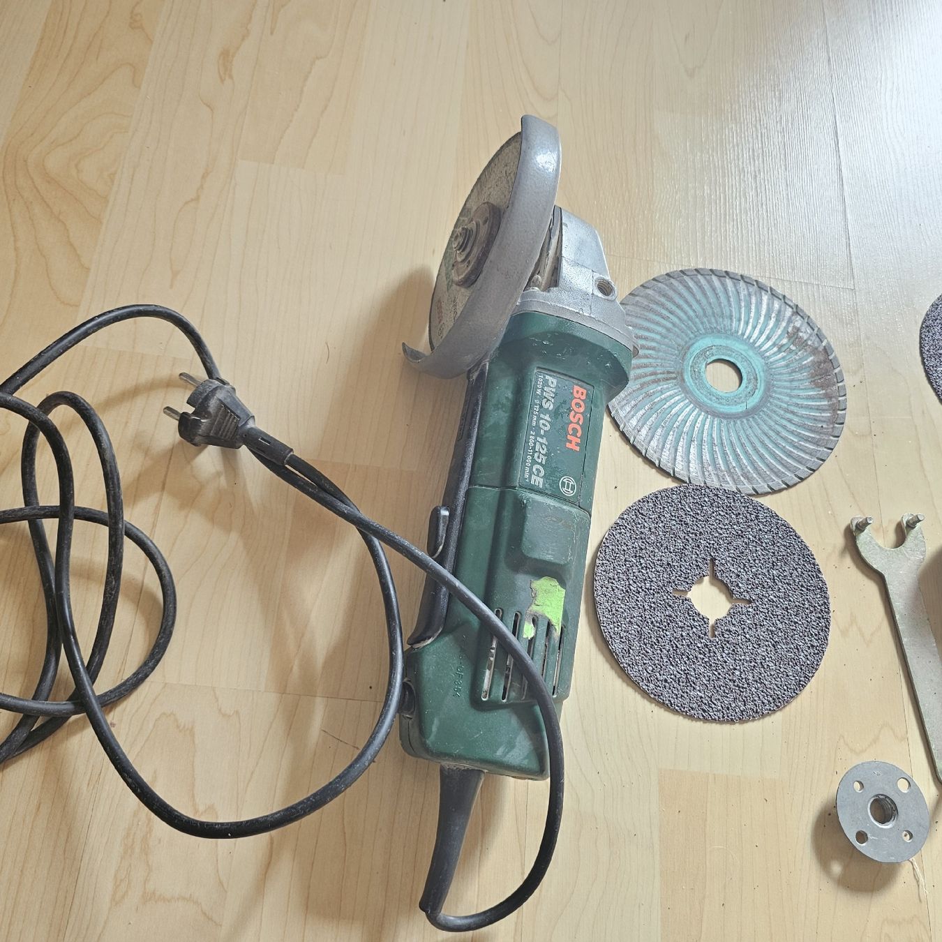 Bosch Tutti gli attrezzi: Bosch Winkelschleifer PWS 10-125 CE - – Usato da wolfhalden venduto da 46464646 2