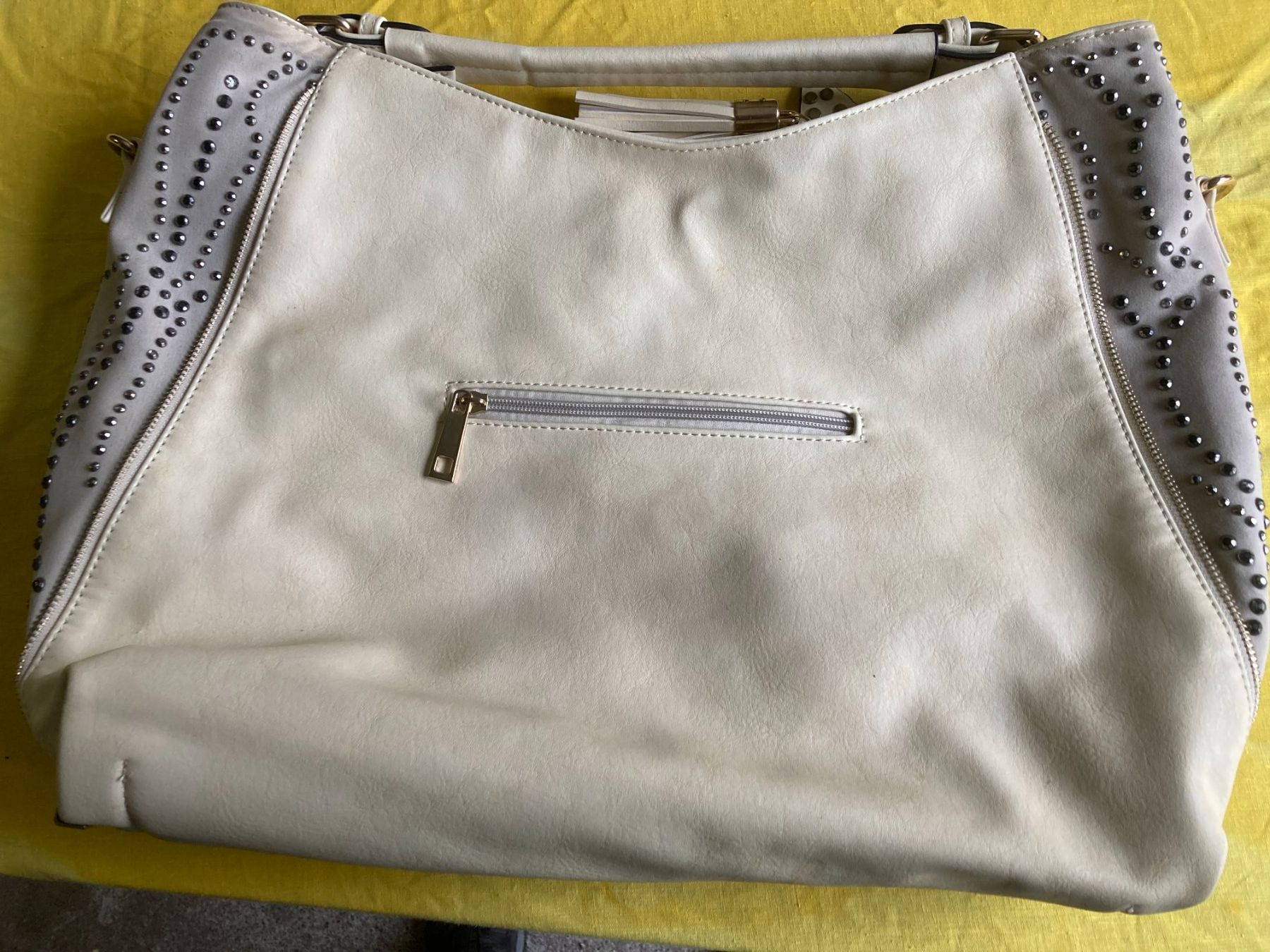 Borse da donna: Schicke Beigetöne Handtasche mit Nieten – Usato da Wangs venduto da pizbar 1