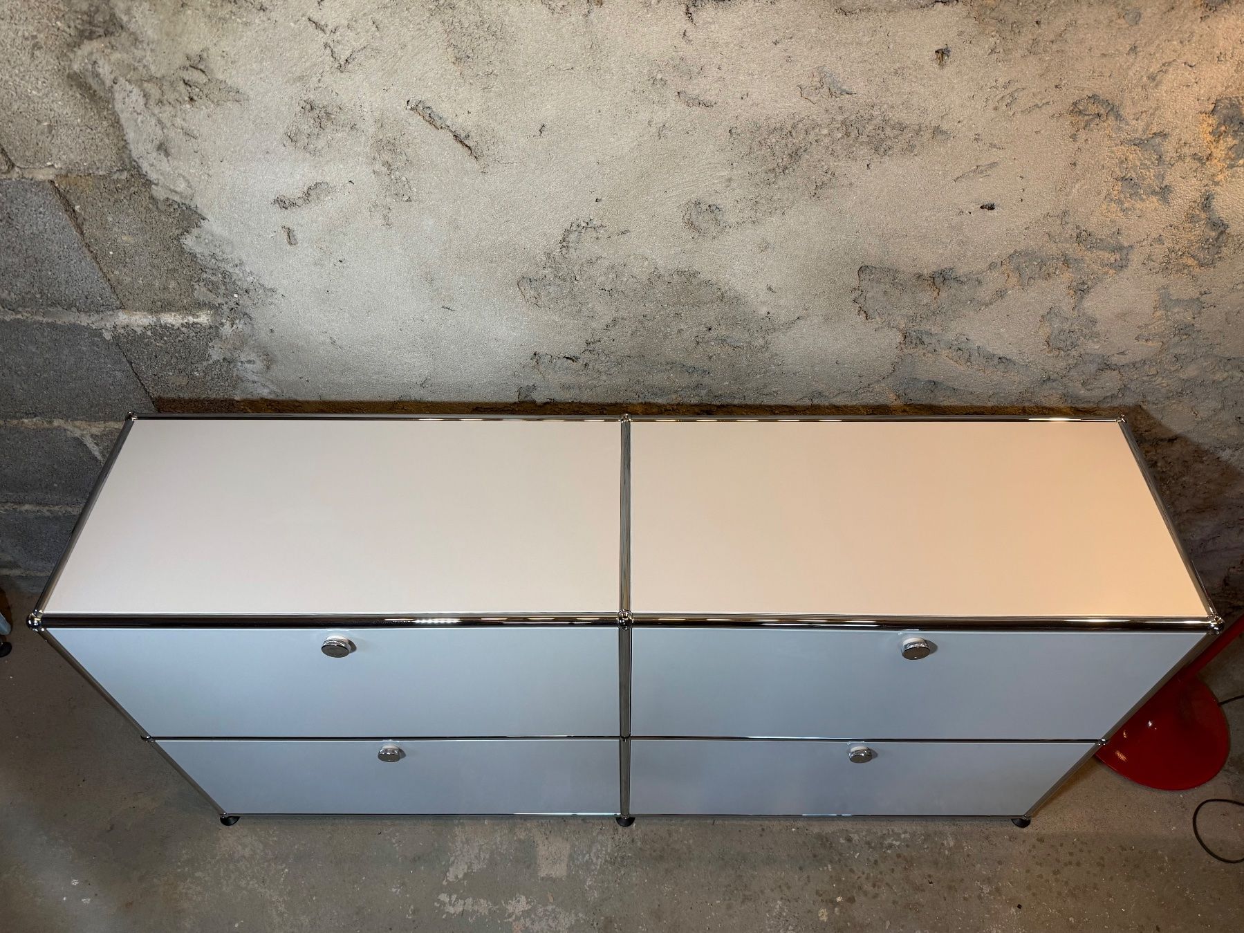 USM Cassettiere: USM Haller Sideboard lichtgrau mit 4 Klappen – Usato da Schalunen venduto da Schwende2 5