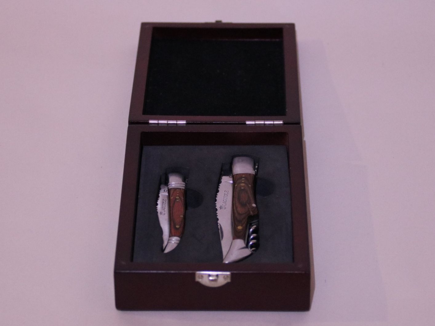 Laguiole Taschenmesser: 2 Laguiole Messer Set Geschenkbox Klappmesser neuwertig – Gebraucht aus Winterthur von lea_wml8 1