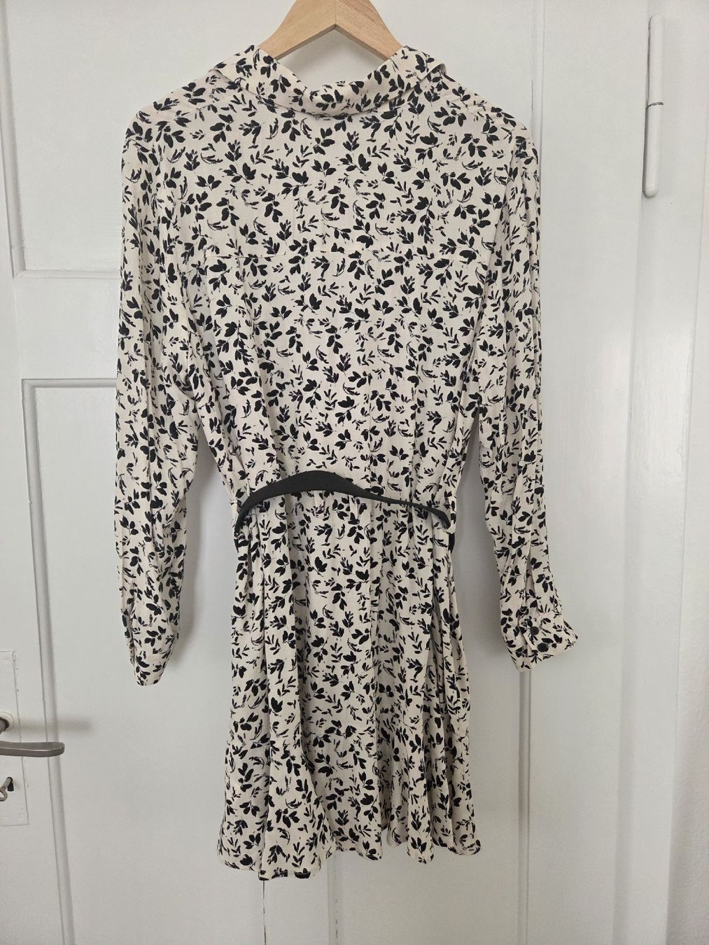 Zara Vestiti: Kleid mit Blumenmuster - ZARA Gr. S – Nuovo (secondo la descrizione) da Zürich venduto da vec_6r9d 3