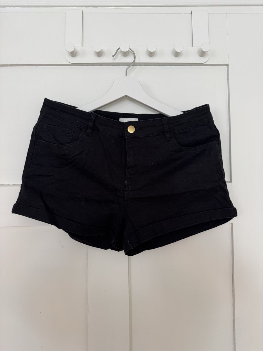 H&M Pantalons: Hotpants Schwarz – D'occasion à St. Gallen par BiancaL11
