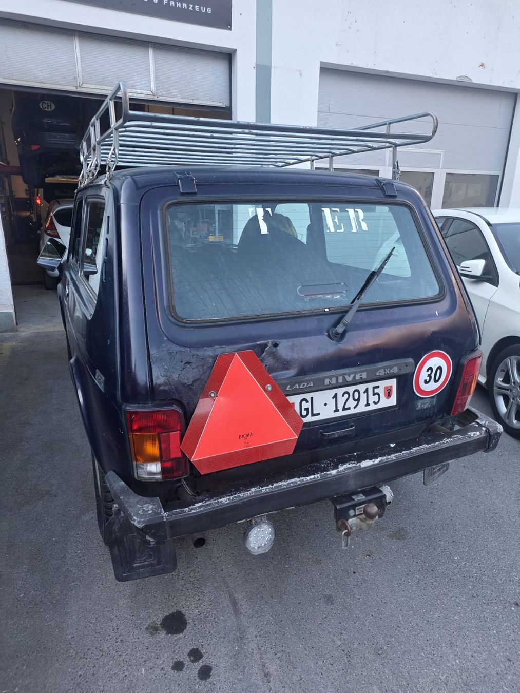 Lada Autos: Lada Niva 30km/h – D'occasion à Hätzingen par Kuh7 6