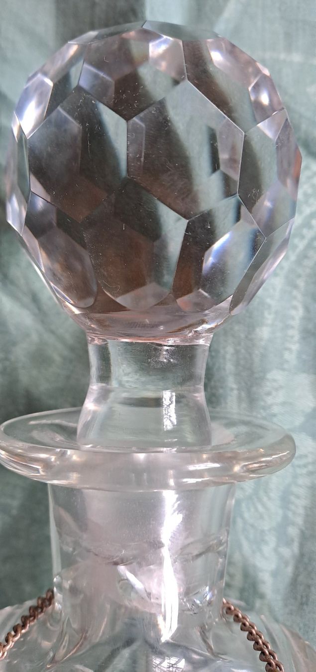 Caraffe: Grosse Kristallkaraffe mit Vermouth-Schild – Usato da Trogen venduto da Limboo 2