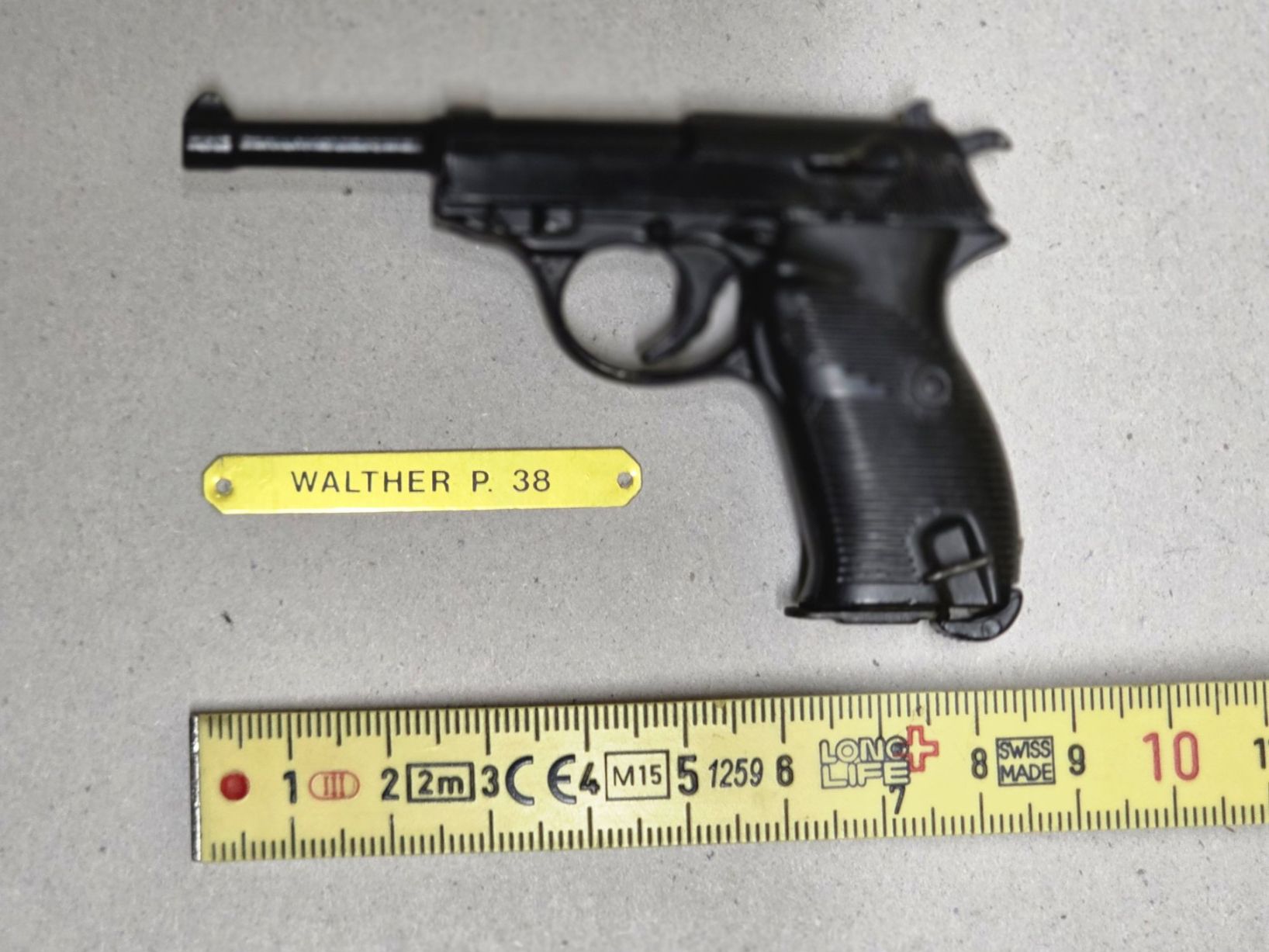 Schweizer Armee Kit di modellismo & Modellini statici: Miniature pistolet Walther P 38 – Usato da Choëx venduto da Solmo51 2