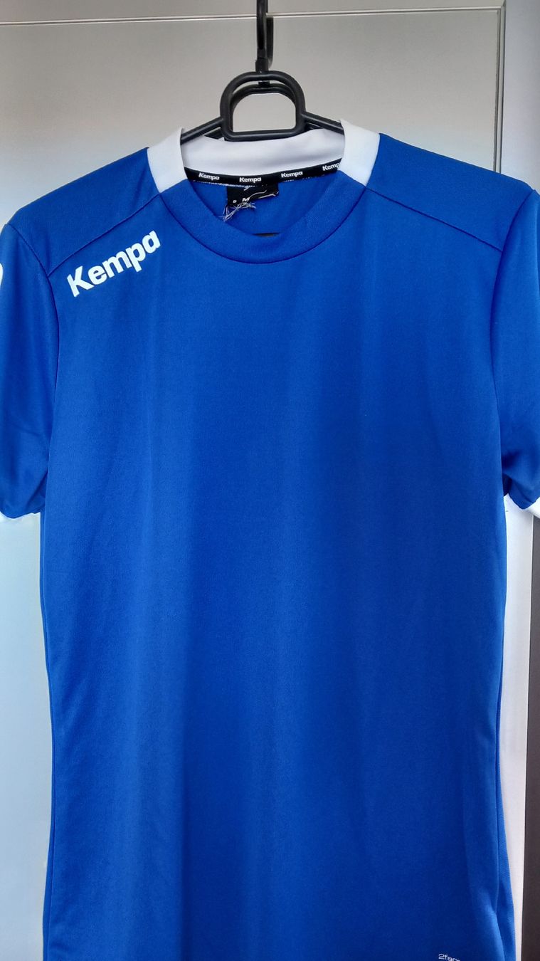 T-shirt: Neues Fussball Shirt / M – Usato da Rorbas venduto da siramad 2