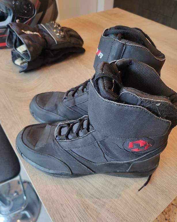 Herrenschuhe: Motorrad Schuhe Gr.42  – Gebraucht aus Benken SG von Nerox11 1