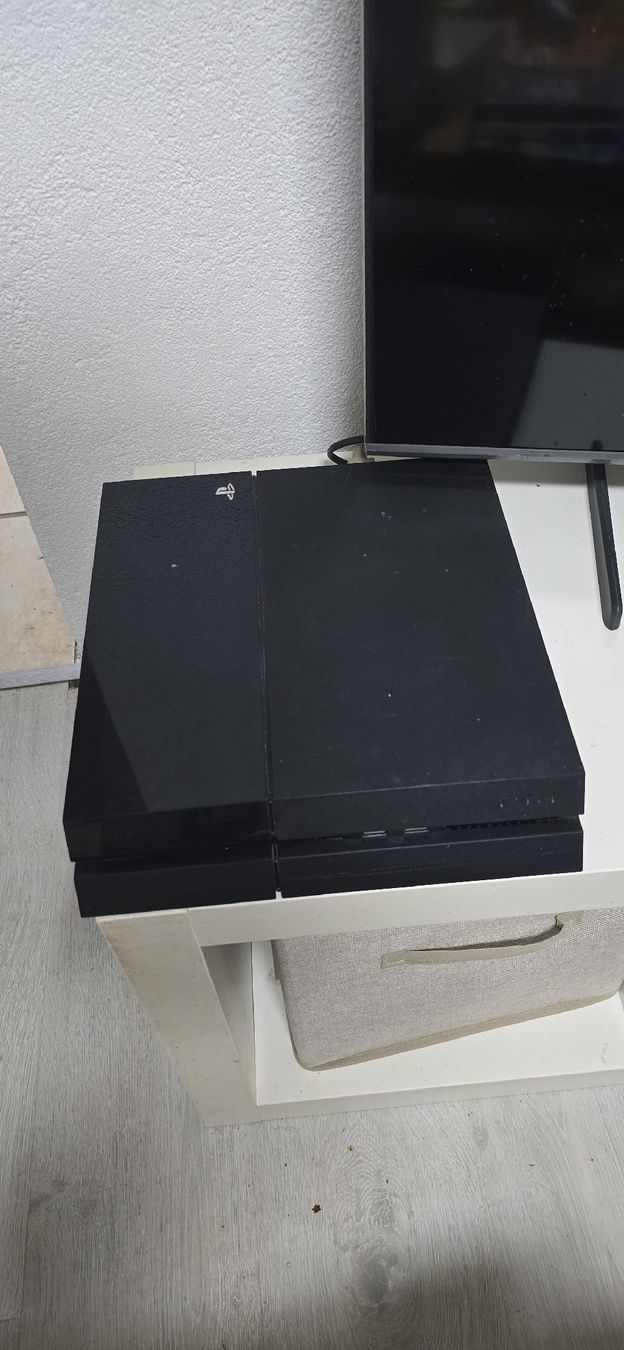 Sony Konsolen: PS4  – Gebraucht aus Courgenay von bat_dq9w