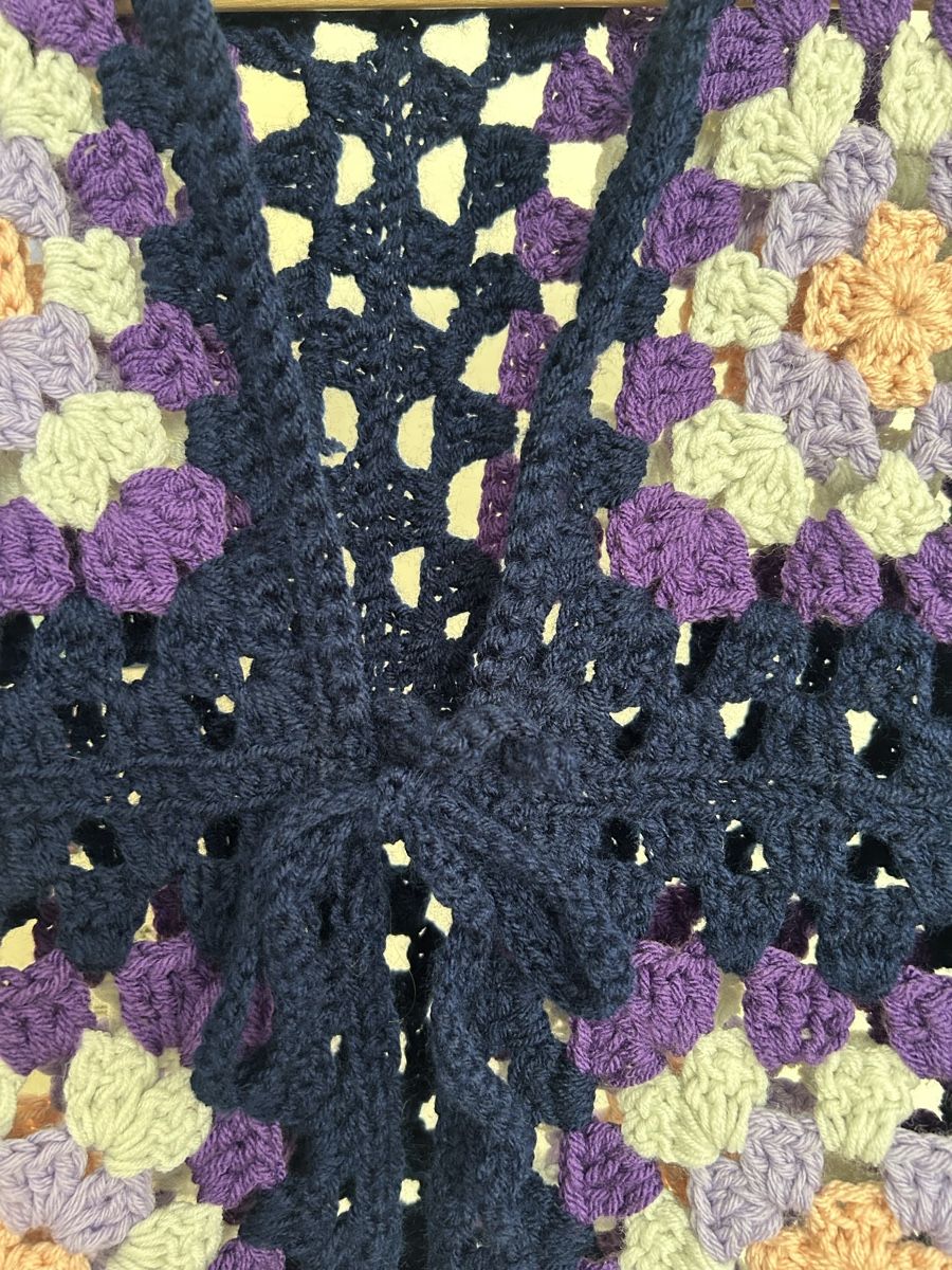 Gilets & Westen: Crocheted Vest Navy Purple White Grey – Gebraucht aus Zürich von fan_z5fl 1
