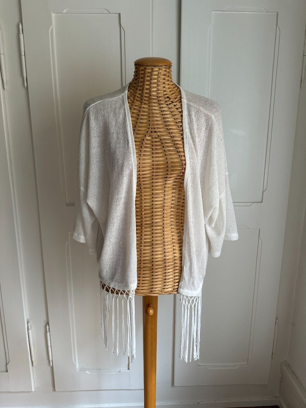 Jacken: COTTON ON - Strickjacke weiss mit Fransen XS – Gebraucht aus Zürich von Diazaio