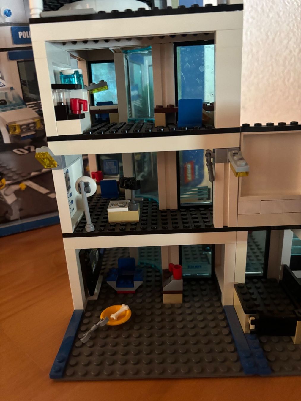 Lego Kit di costruzioni: Lego City 7498 Poste de police 2011 – Usato da MURAZ - SIERRE venduto da Pierre.A 5