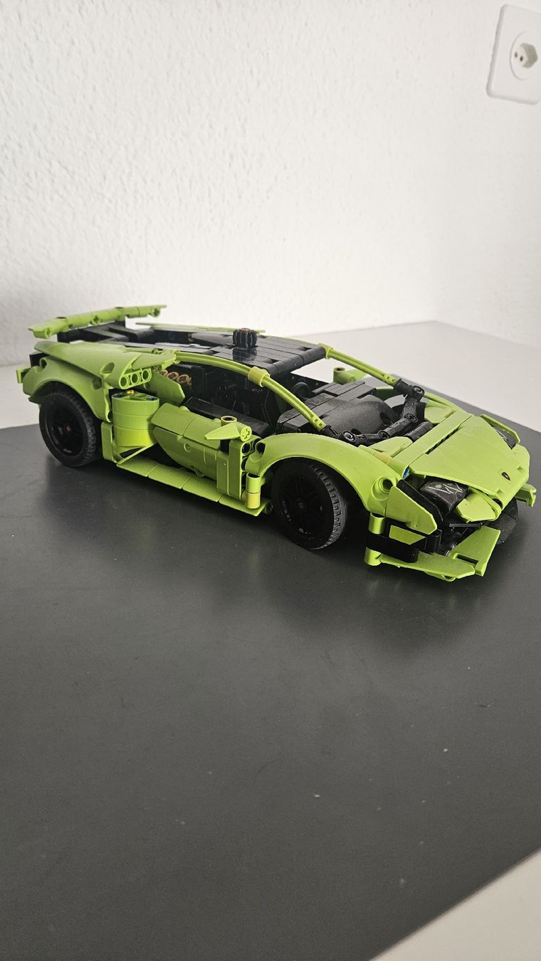 Lego Spielzeuge: Lego Technic Lamborghini Huracan Performante – Gebraucht aus Kölliken von SoLa07