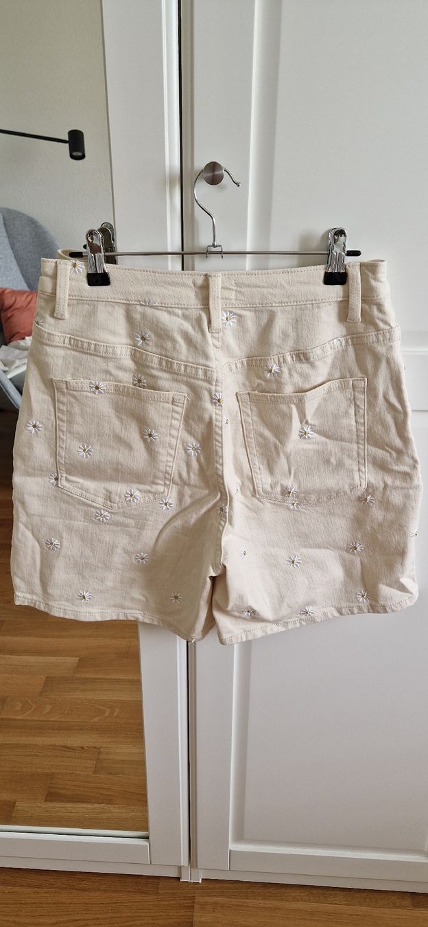 Jeans: LeGer Jeanshort beige Blümchen 40 – Nuovo (secondo la descrizione) da Zürich venduto da c.line89 1
