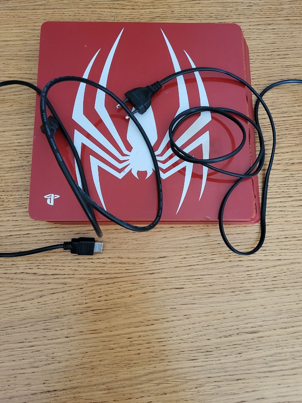 Sony Consoles: Console Sony PS4 Slim 1TB Spiderman Édition limitée rouge – D'occasion à Reconvilier par lud_t7yw 2