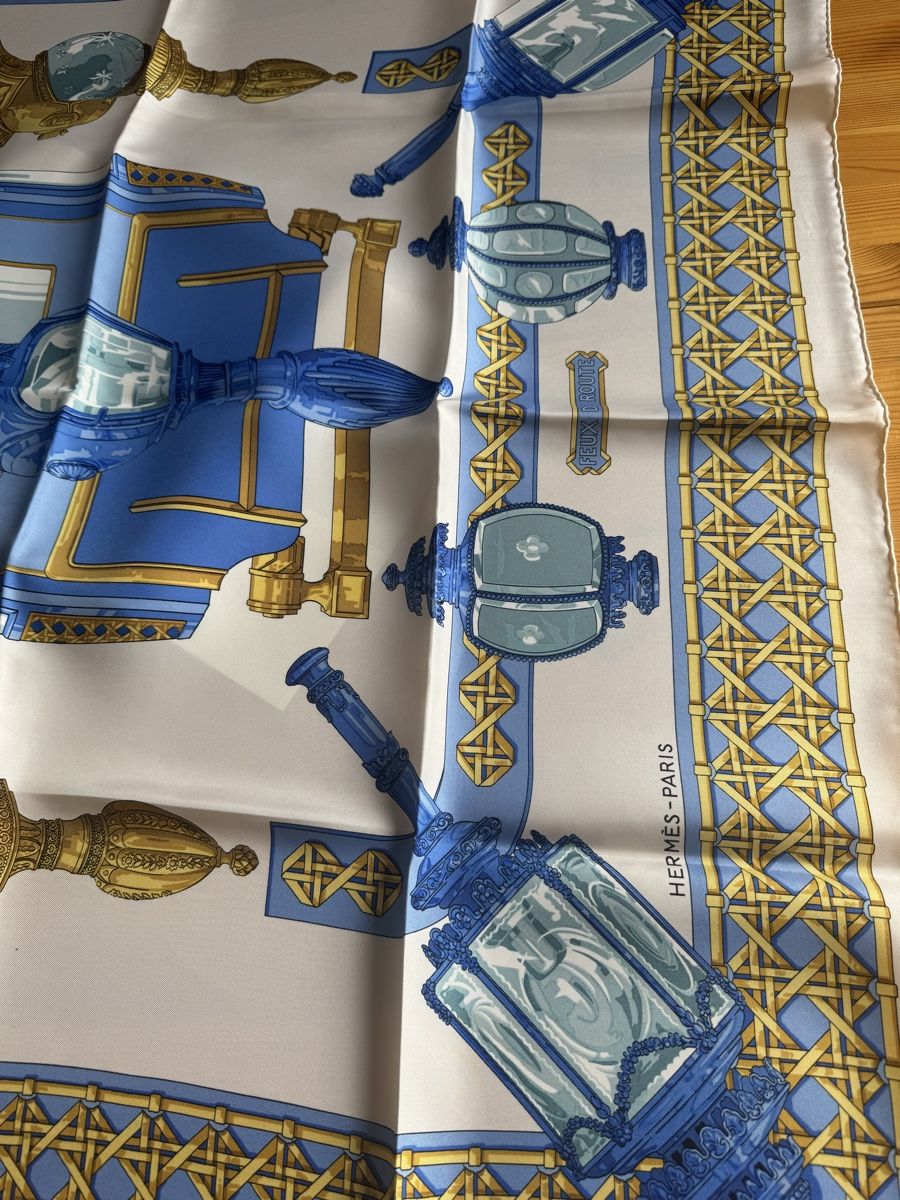Hermès Foulards & écharpes: Foulard hermes – D'occasion à Vésenaz par Angela.C3 8