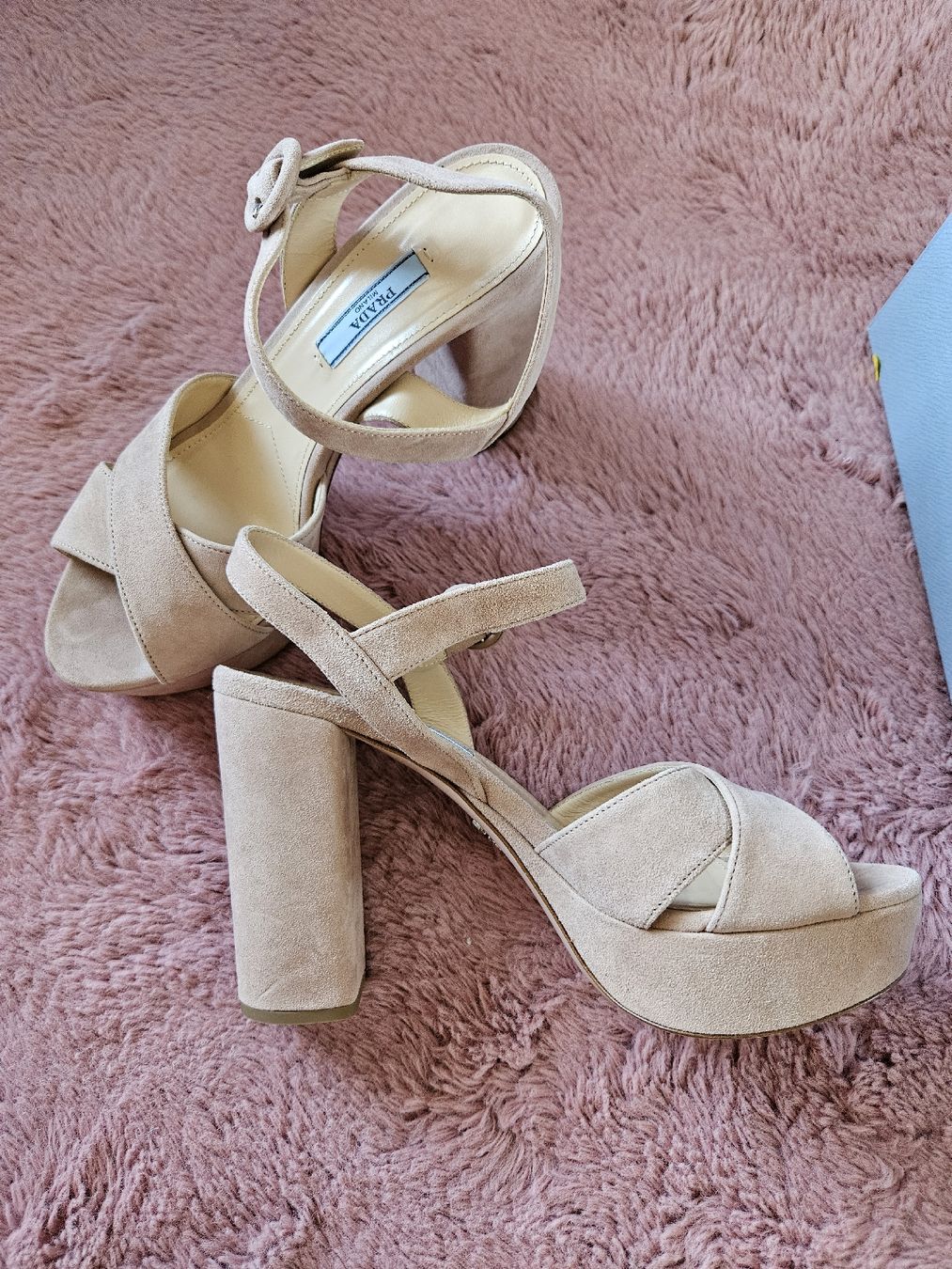 Prada Damenschuhe: PRADA Wildleder-Sandalen Neuwertig – Neu (gemäss Beschreibung) aus Siebnen von dora_nina 2