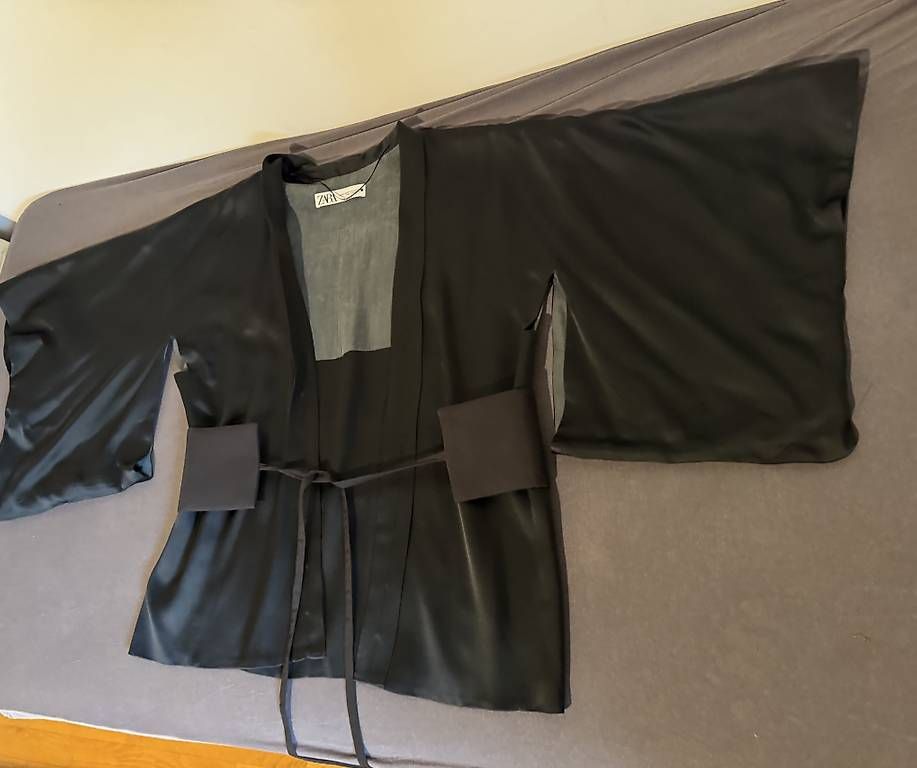 Arte internazionale: Schwarzer Kimono von Zara – Usato da Rudolfstetten venduto da krach 2