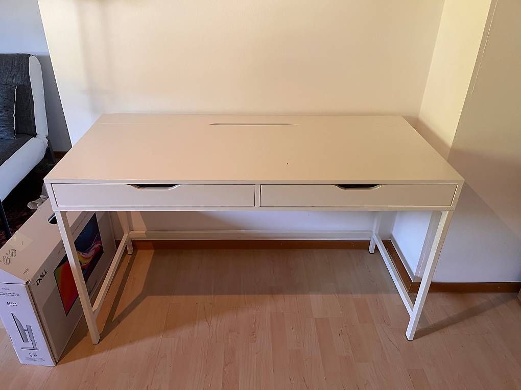 Schreibtische: Schreibtisch mit Schubladen – Gebraucht aus Bern von ane_n5f7