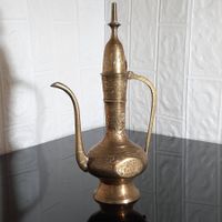 Teekanne mit detailreichem Design