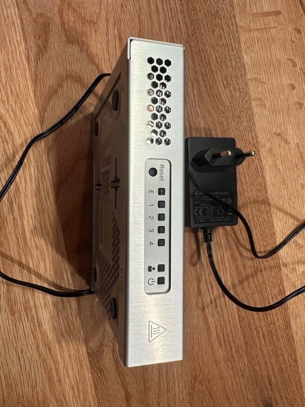 Mikrotik Modem & Router: Mikrotik CRS305-1G-4S+IN – Usato da Bülach venduto da venni0 1