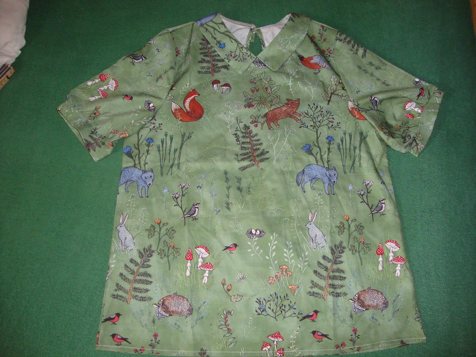 Chemisiers: Bluse mit Wildtieren, neu – Neuf (Voir description) à Laufen par ereli