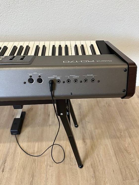 Vintage Stagepiano Roland RD-170 inkl. Pedal (Gebraucht) in Obernau für ...