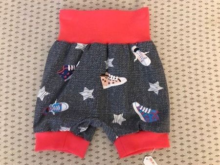 Kurze Pumphose Mitwachshose Turnschuhe Gr. 74/80 NEU