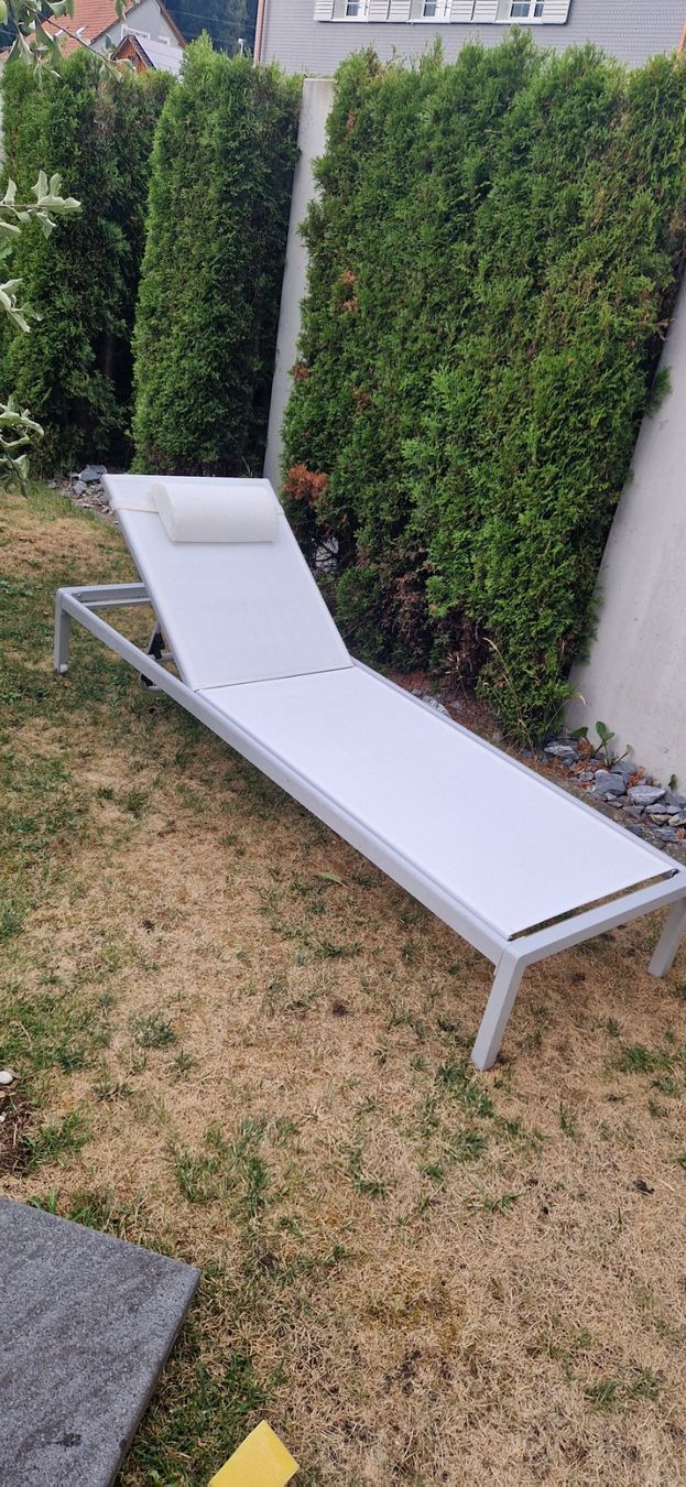 Gonser Chaises longues: Liegestuhl GABBY weiss/grau – Neuf (Voir description) à Bichwil par Bb17 1