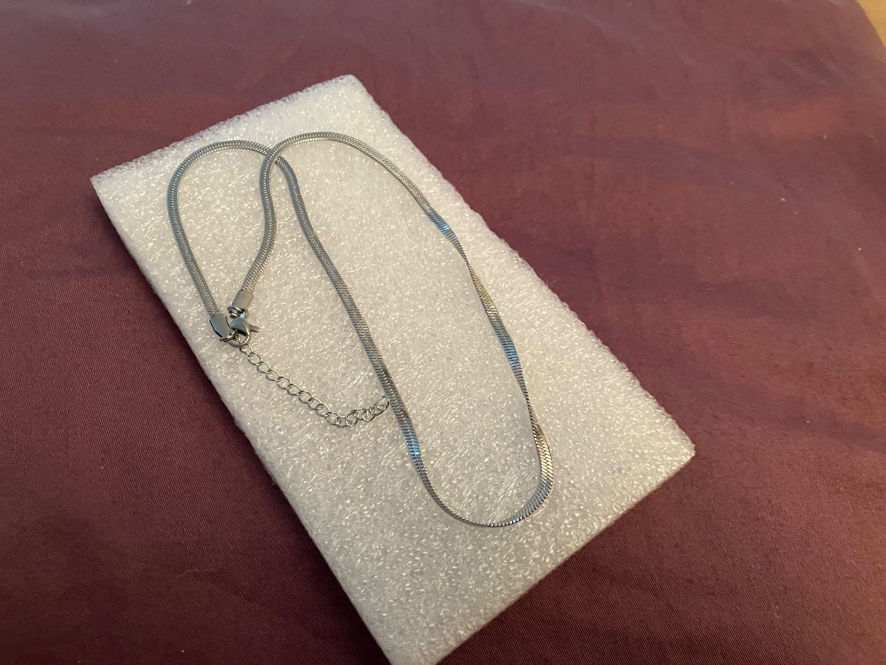 Catenine: Modeschmuck, Silberf. Halskette, Schlangenknochenoptik, neu – Nuovo (secondo la descrizione) da Affoltern am Albis venduto da Dlotti